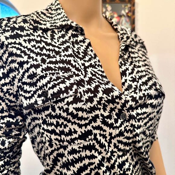 Tory Burch Tops - Tory Burch 100% Silk Button Down Sz M